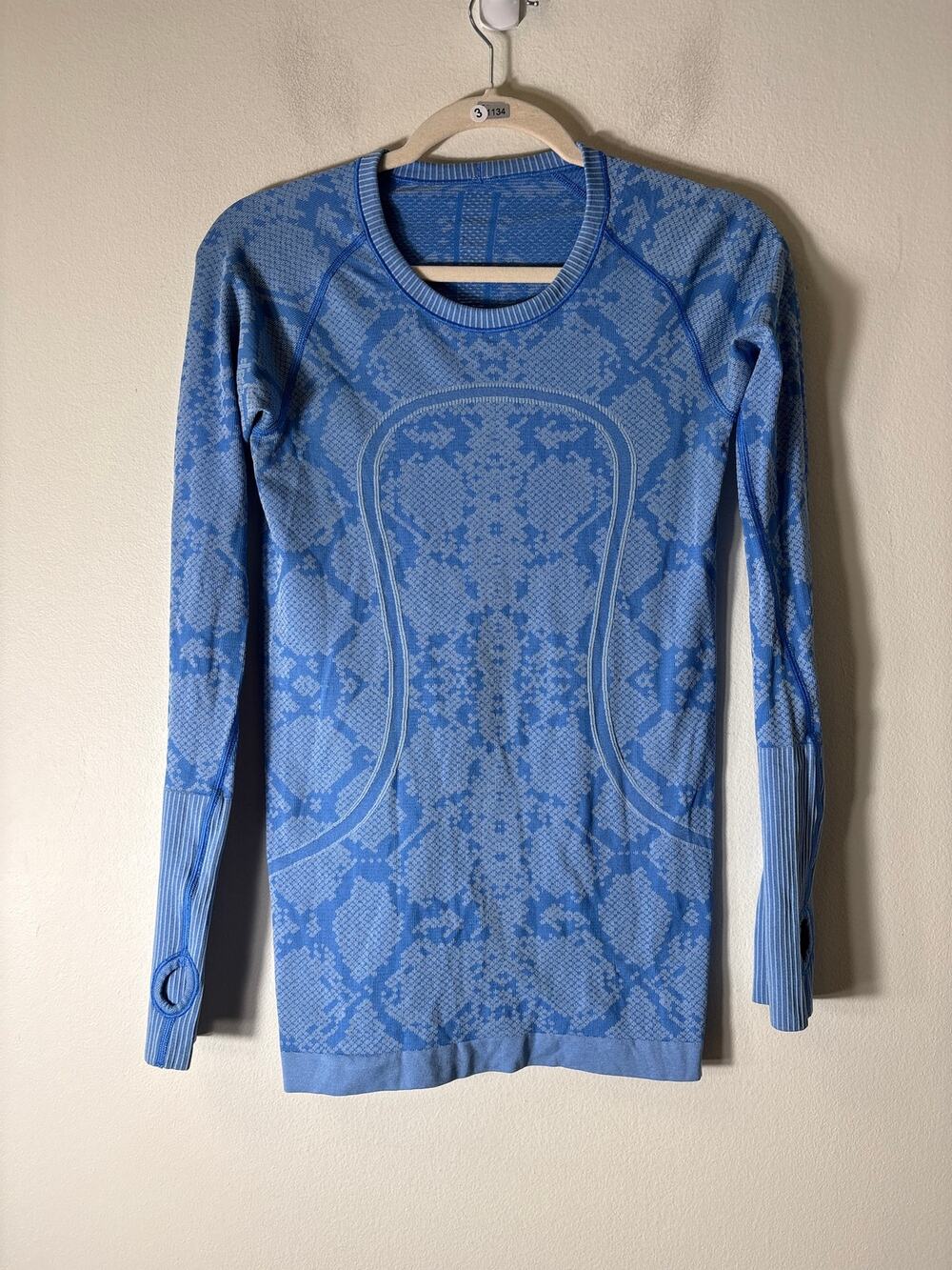 Lululemon Blue Long Sleeve Athletic Top sz 6